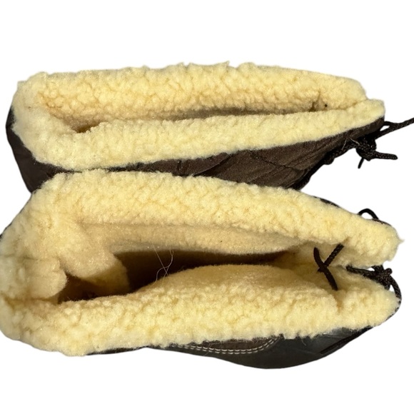 Women’s LL Bean Shearling Lined Quilted Snow Duck Boots, Size 6 M. - Picture 9 of 10